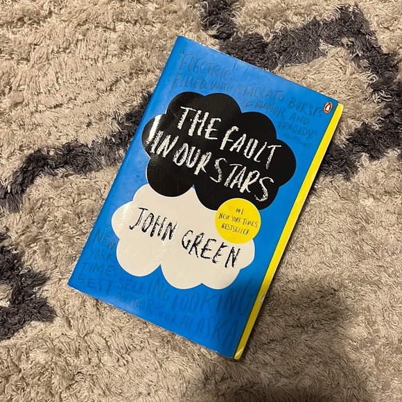 The Fault In Our Stars Book by John Green - Picture 1 of 3